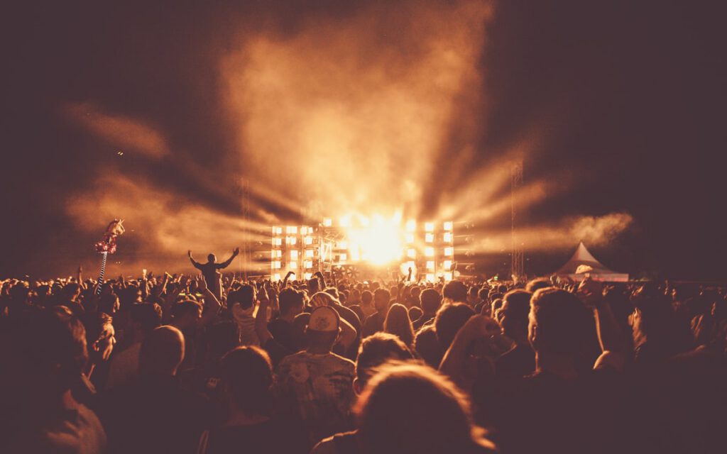 DJ ou playlist ? Le vrai impact d&rsquo;un pro sur votre soirée